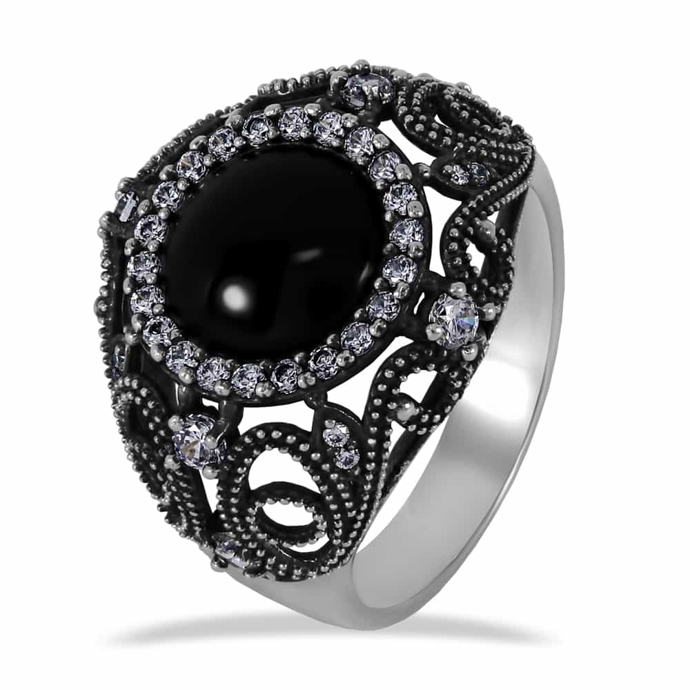 Серебряное кольцо с ониксом и фианитами