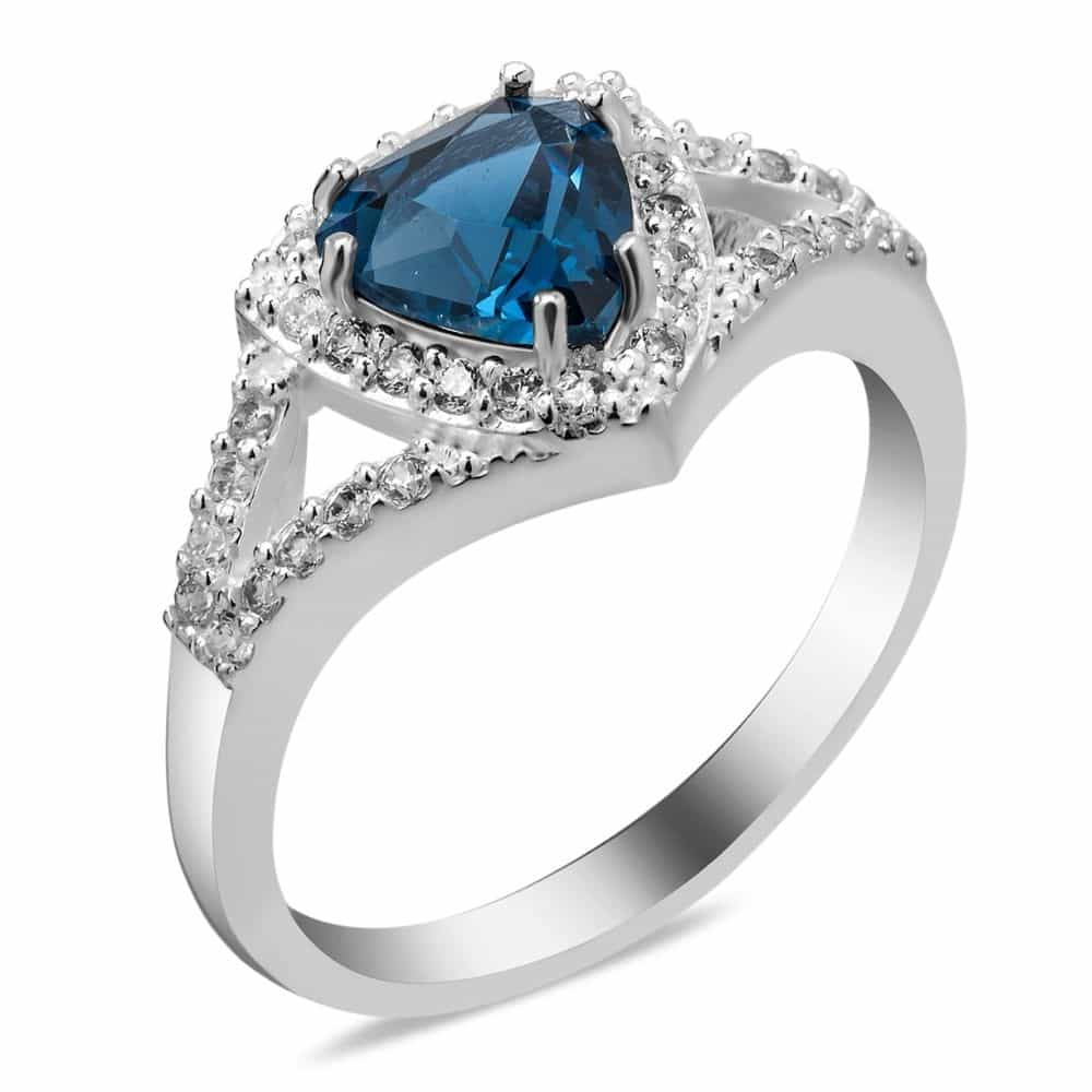 Серебряное кольцо с топазом London blue и фианитами