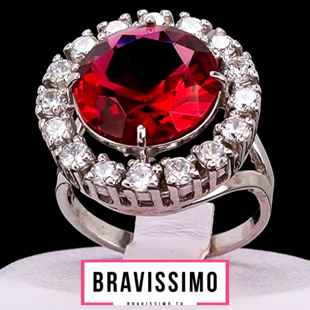 Серебряное кольцо с рубином и бриллианитами