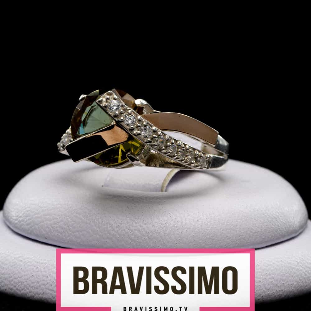 Серебряное кольцо с золотом, султанитом и фианитами
