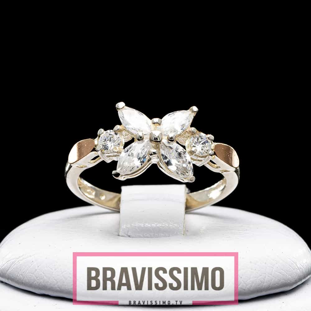 Серебряное кольцо с золотом и белыми бриллианитами