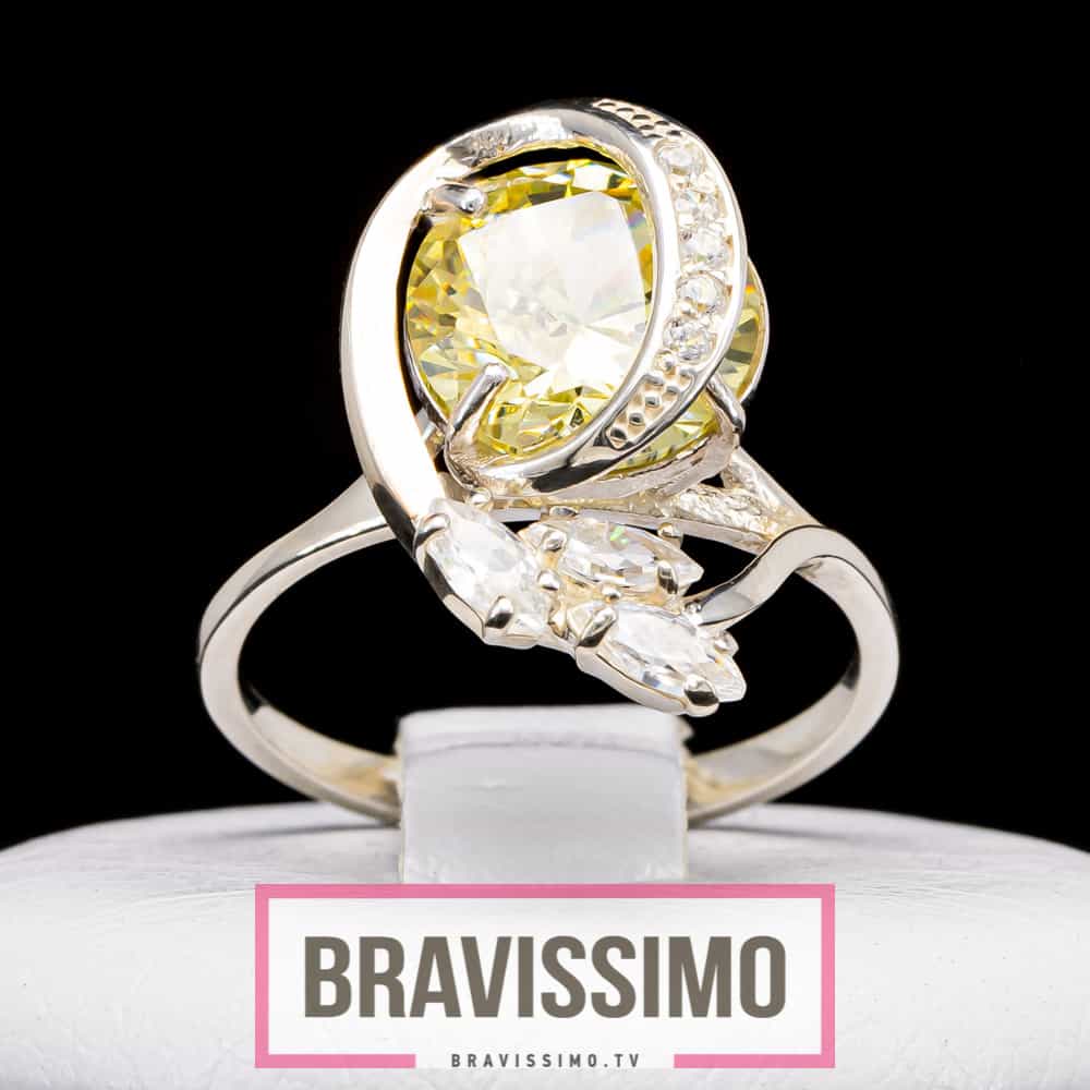 Серебряное кольцо с золотом, желтым сапфиром, бриллианитами и фианитами