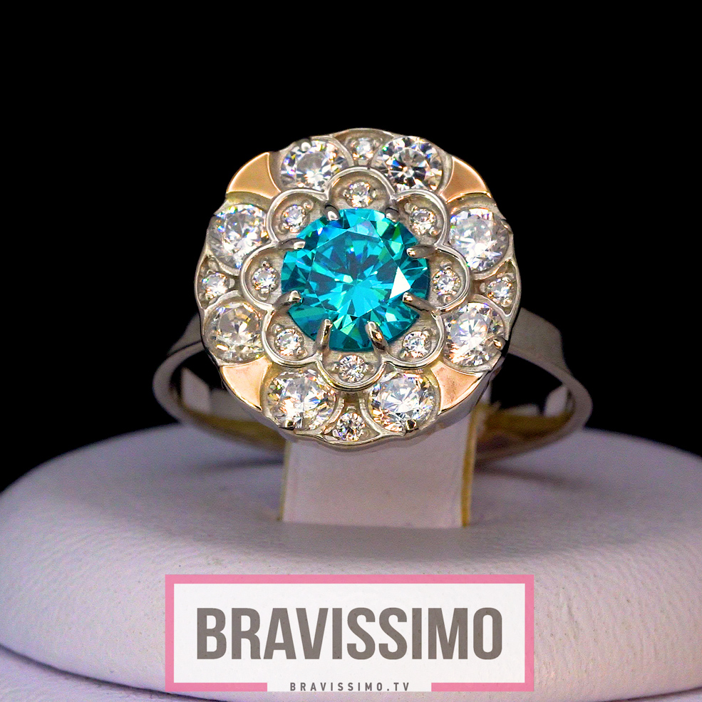 Серебряное кольцо с золотом, голубым топазом, бриллианитами и фианитами