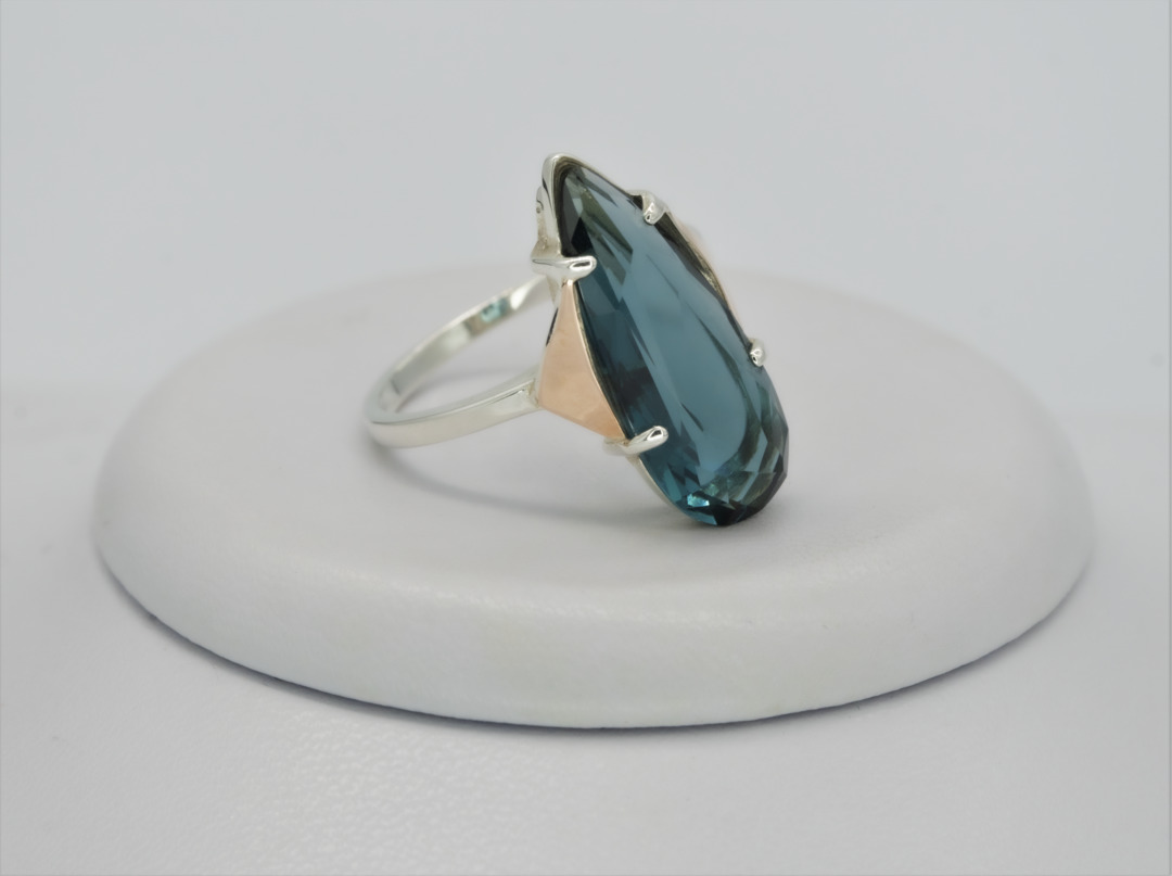 Серебряное кольцо с золотом и топазом Lonon Blue