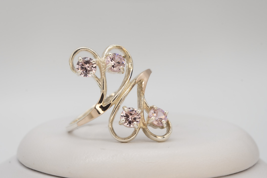 Серебряное кольцо с золотом и розовим топазом