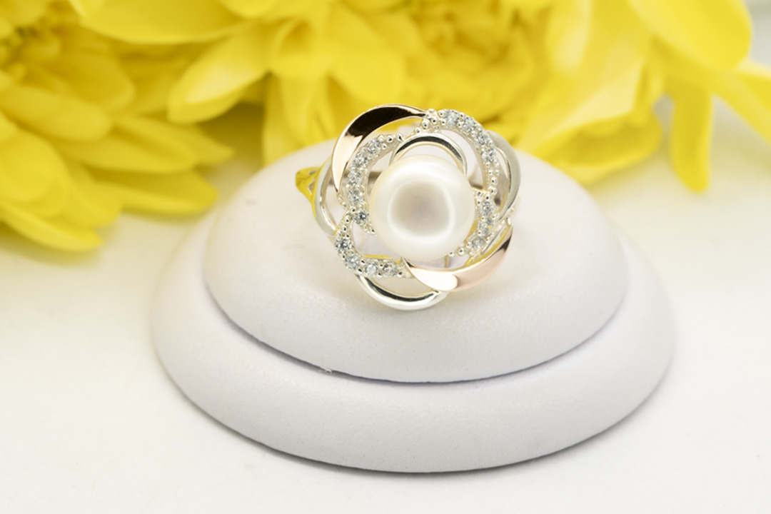 Серебряное кольцо с золотом, жемчугом и фианитам