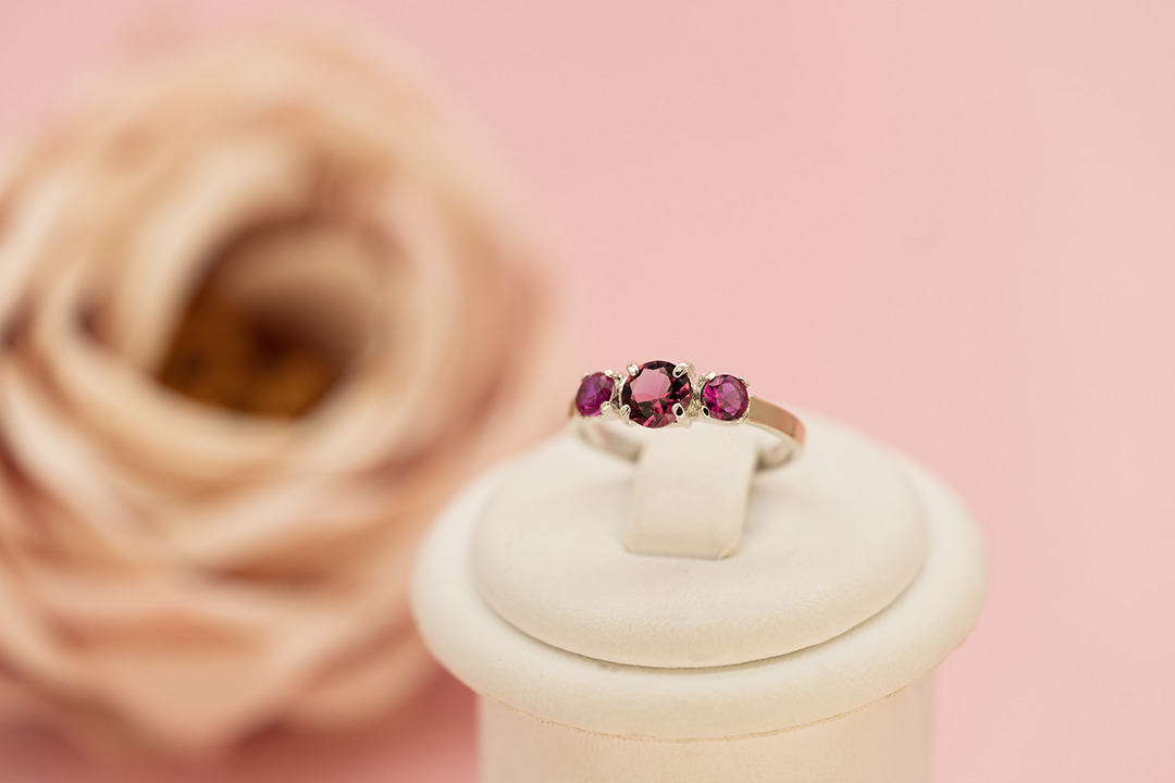 Серебряное кольцо с золотом и розовыми сапфирами