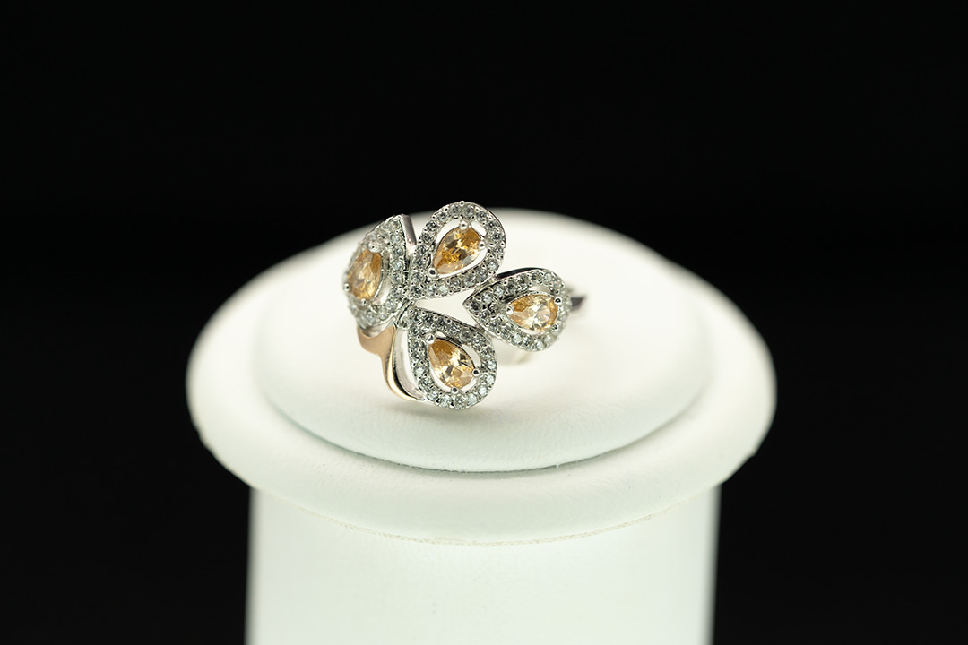 Серебряное кольцо с золотом, цитрином и фианитами