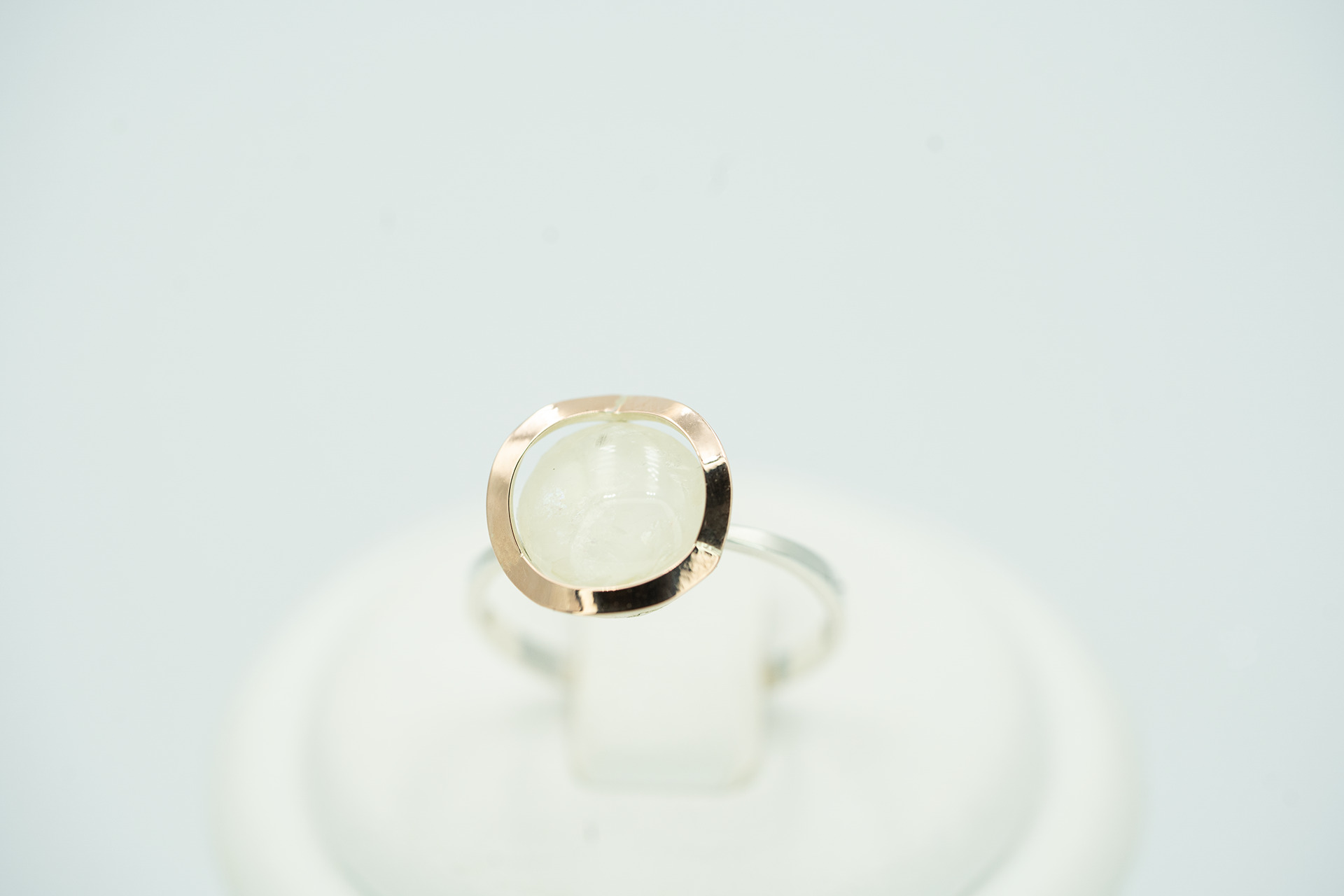 Серебряное кольцо с золотом и жемчугом