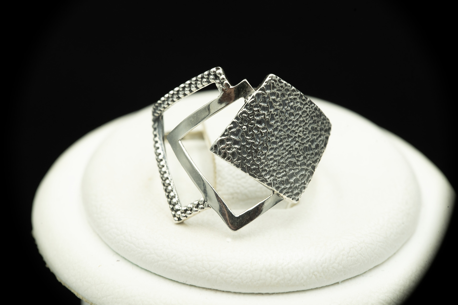 Серебряное кольцо, чернение
