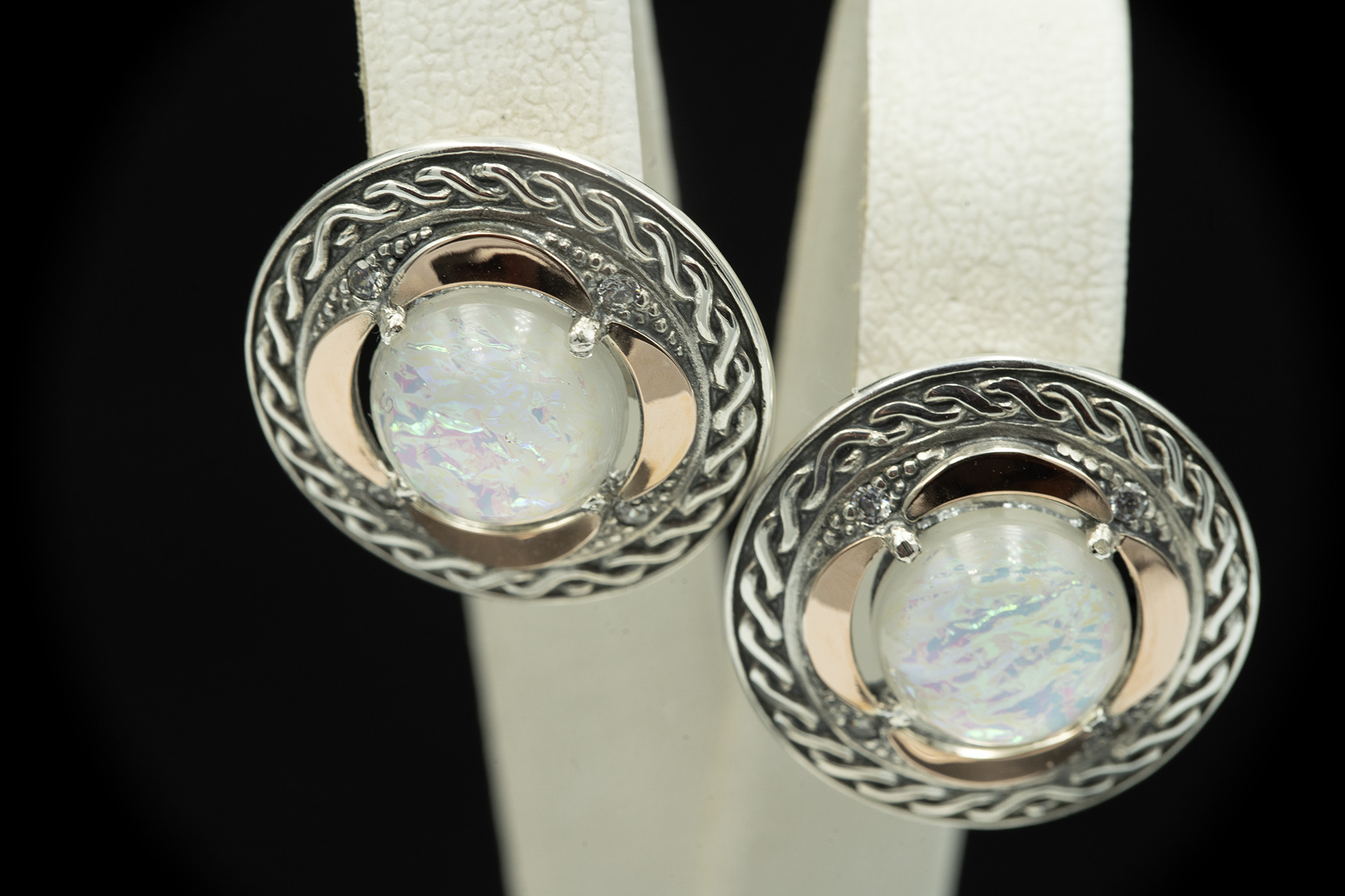 Серебряные серьги с золотом и опалом, чернение